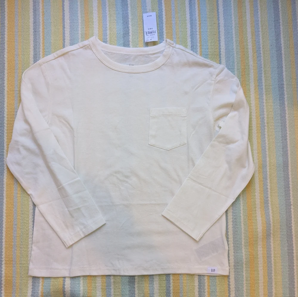 PRICE DROP ⬇️ NEW NWT GAP long sleeve pocket tees small 6/7